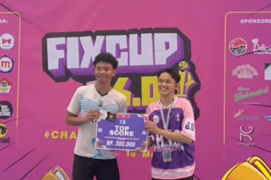 Penyerahan Hadiah Top Score kepada Syaid - SMA N 14 Semarang